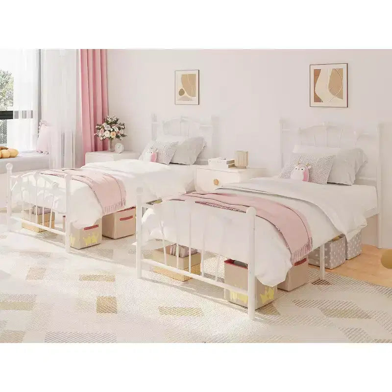 Struttura letto in metallo a forma di cuore doppio Acekool, piattaforma con testiera, pediera, robusto supporto a doghe, contenitore sottostruttura, nessuna molla richiesta, bianco
