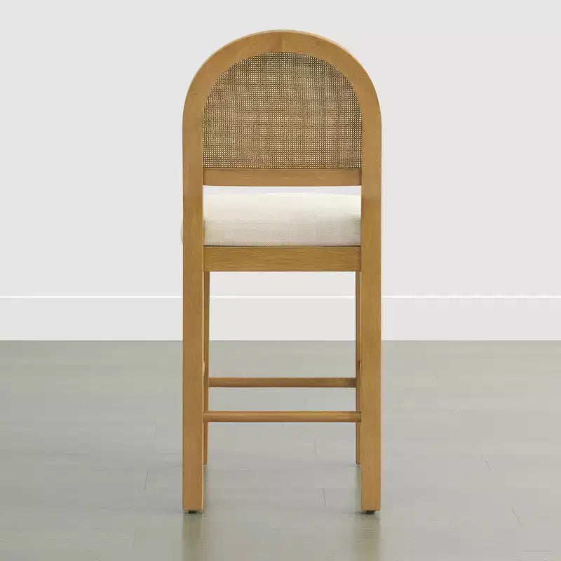 Sgabello da bancone Boho in rattan Spruce&Spring con schienale curvo in rattan e seduta imbottita