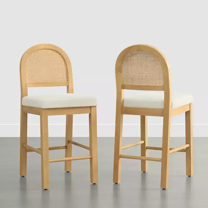 Sgabello da bancone Boho in rattan Spruce&Spring con schienale curvo in rattan e seduta imbottita