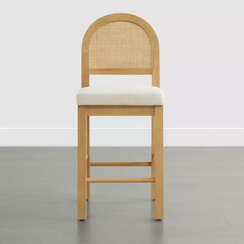 Sgabello da bancone Boho in rattan Spruce&Spring con schienale curvo in rattan e seduta imbottita