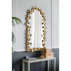 Specchio a tutta lunghezza ad arco 51.5*29IN con dettagli a foglie dorate, specchio decorativo da parete, specchio per il trucco, specchio per negozi di abbigliamento, oro