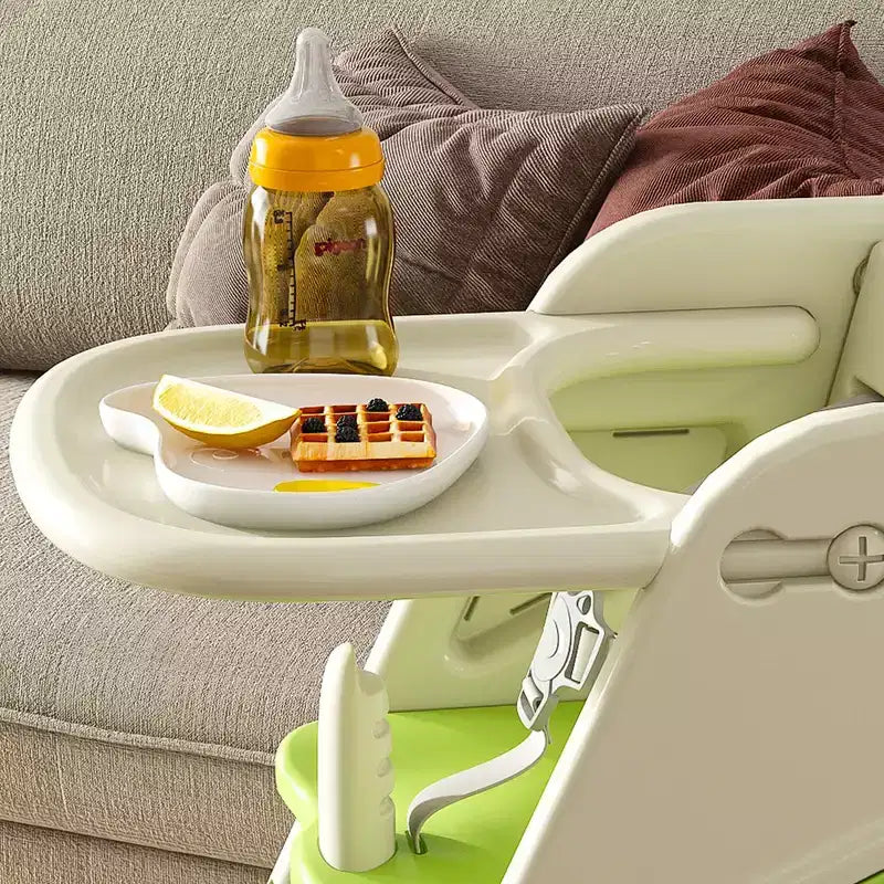 Sedia da pranzo multifunzione, sedia per bambini con cinture di sicurezza e un grande piatto estraibile